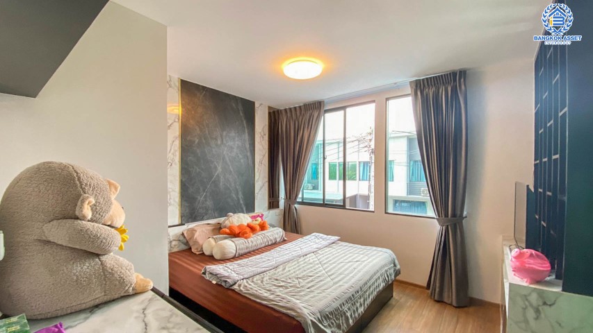 *****ทาวน์เฮ้าส์มือสองย่านนนทบุรี ม.พลีโน่ ราชพฤกษ์-รัตนาธิเบศร์ หลังมุม! บนเนื้อที่ 24.1 ตร.ว. ฟังก์ชัน 3 ห้องนอน 2 ห้องน้ำ 2 ที่จอดรถ แถมฟรี! 3 เครื่องปรับอากาศ 1 เครื่องทำน้ำอุ่น สภาพดีเหมาะแก่การเข้าอยู่ เฟอร์นิเจอร์บิวท์อินพร้อม ใกล้รถไฟฟ้าสายสีม่วง "สถานีบางพลู" และทางด่วน "ศรีรัช-วงแหวนรอบนอก"